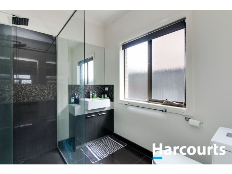 4 Rannoch Street, Cranbourne East VIC 3977