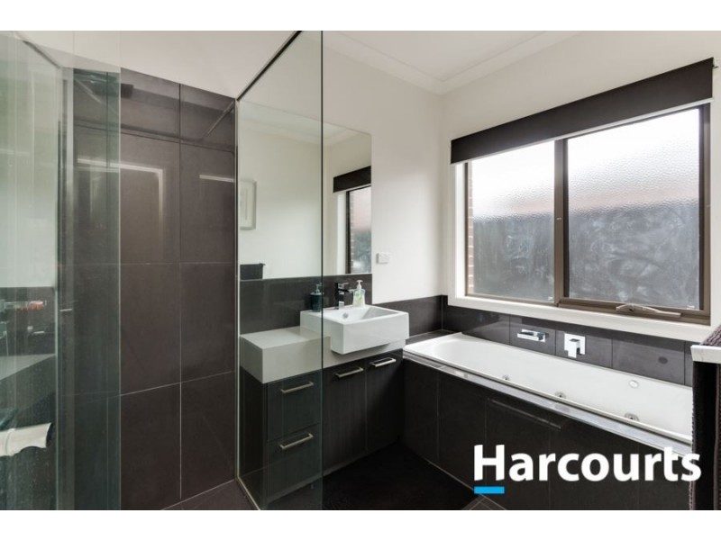 4 Rannoch Street, Cranbourne East VIC 3977
