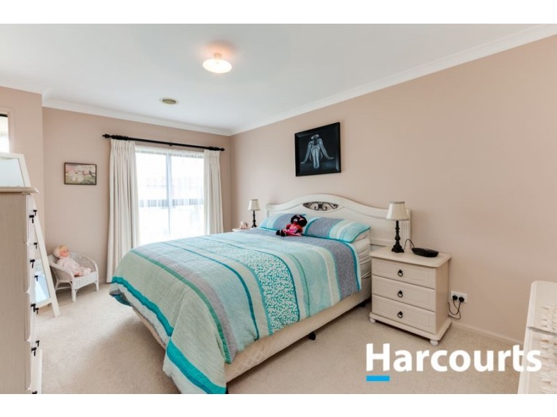 34 Scotsdale Drive, Cranbourne East VIC 3977