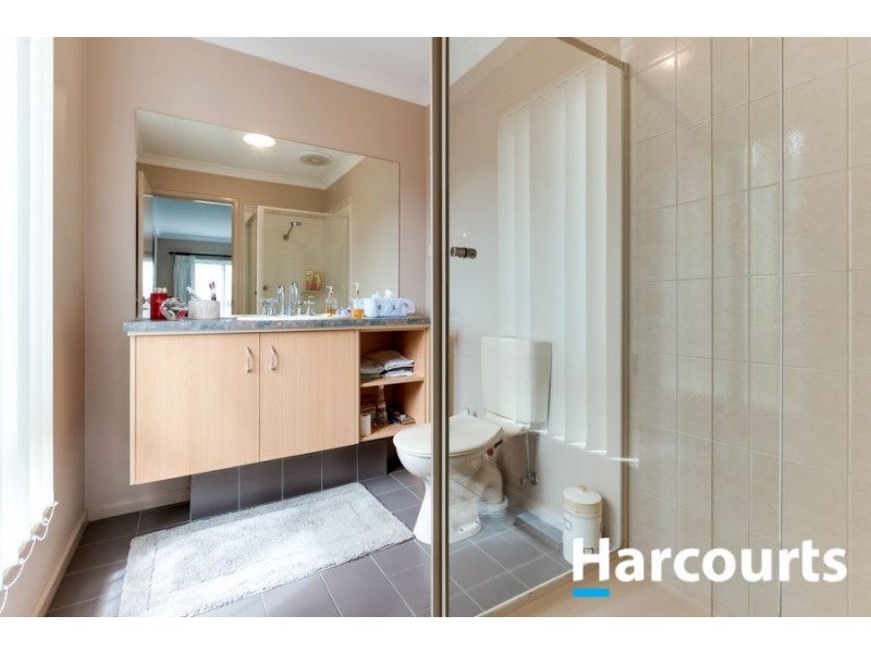 34 Scotsdale Drive, Cranbourne East VIC 3977