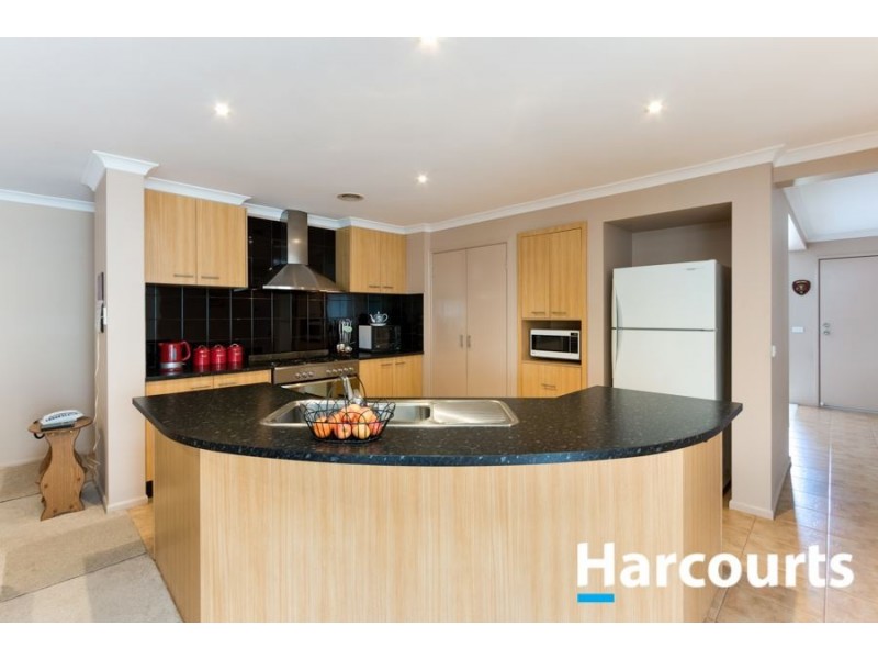 34 Scotsdale Drive, Cranbourne East VIC 3977