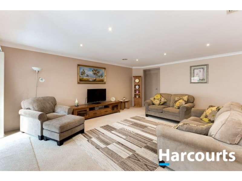 34 Scotsdale Drive, Cranbourne East VIC 3977