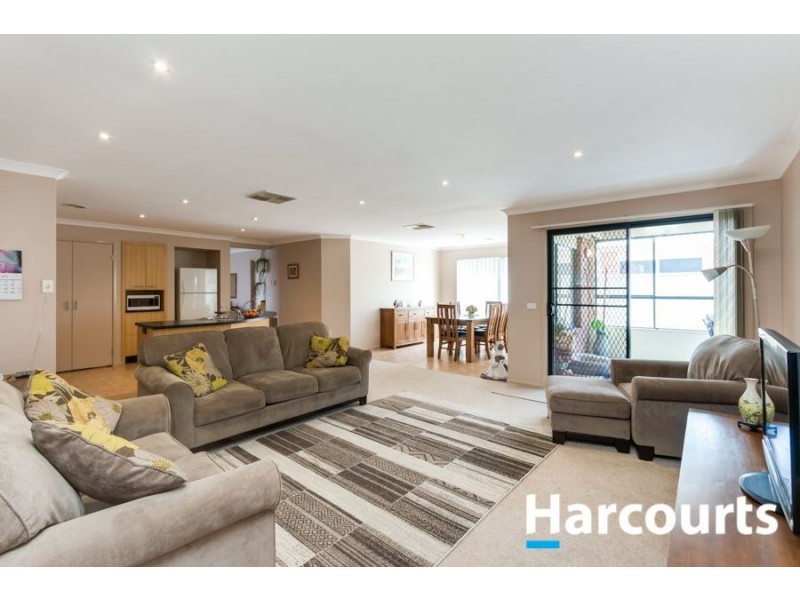 34 Scotsdale Drive, Cranbourne East VIC 3977