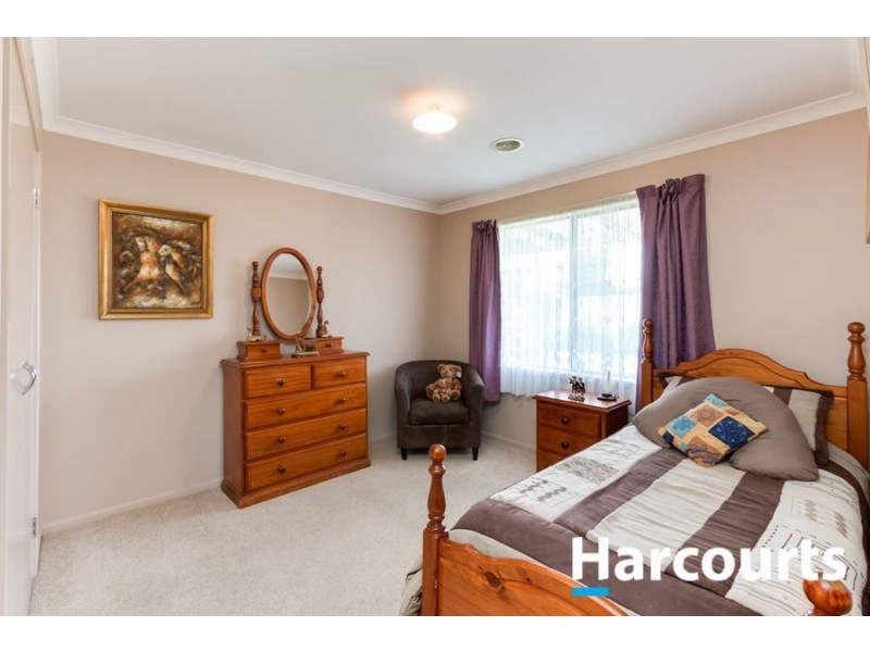 34 Scotsdale Drive, Cranbourne East VIC 3977
