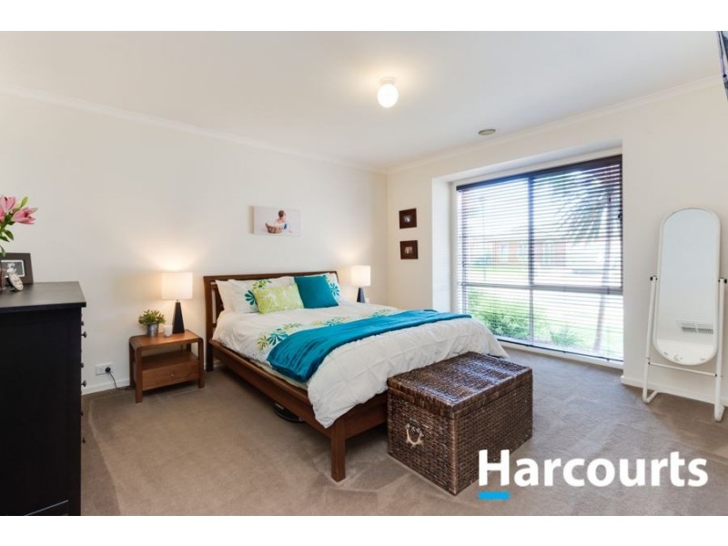 4 Maddock Drive, Cranbourne East VIC 3977