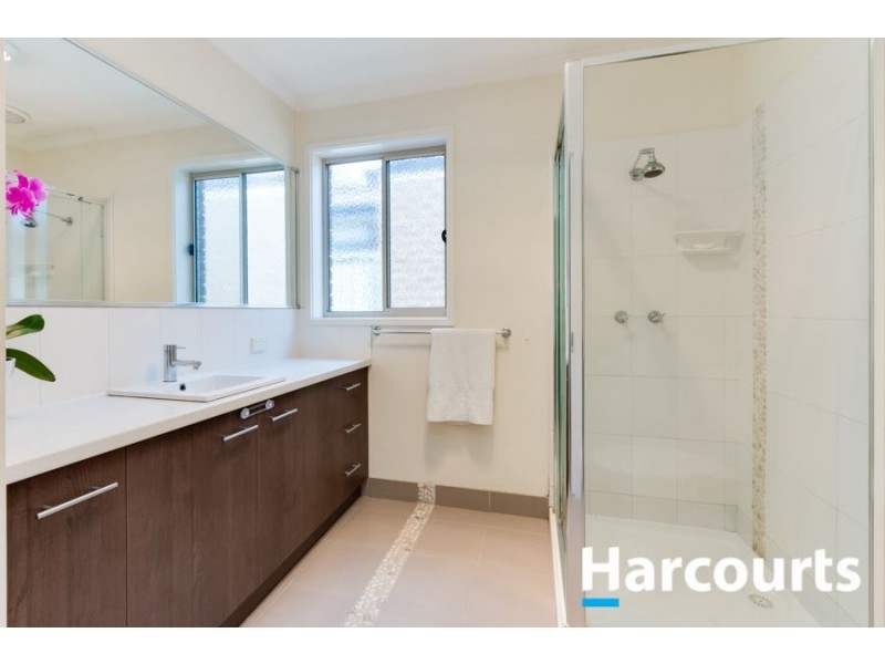 4 Maddock Drive, Cranbourne East VIC 3977