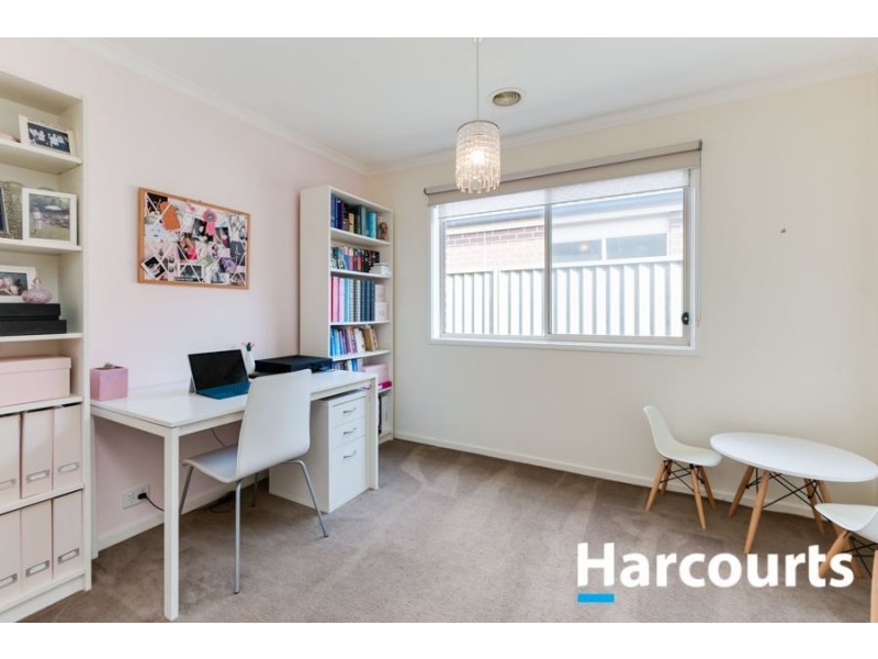 4 Maddock Drive, Cranbourne East VIC 3977