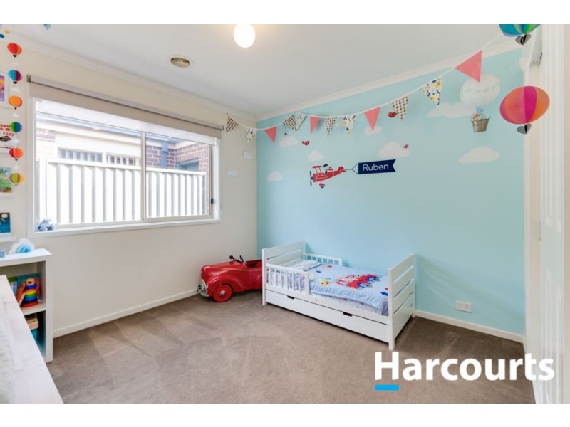 4 Maddock Drive, Cranbourne East VIC 3977