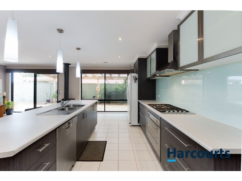 21 Masterton Place, Cranbourne East VIC 3977