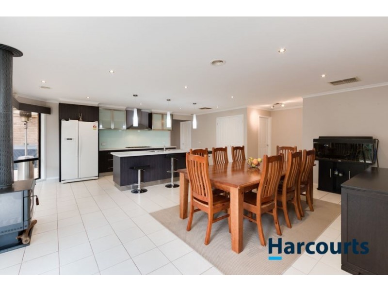 21 Masterton Place, Cranbourne East VIC 3977