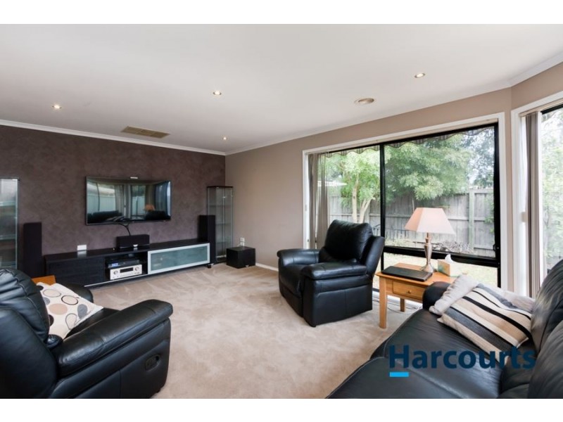21 Masterton Place, Cranbourne East VIC 3977