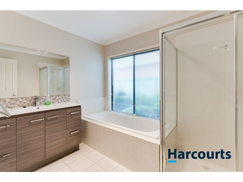 21 Masterton Place, Cranbourne East VIC 3977