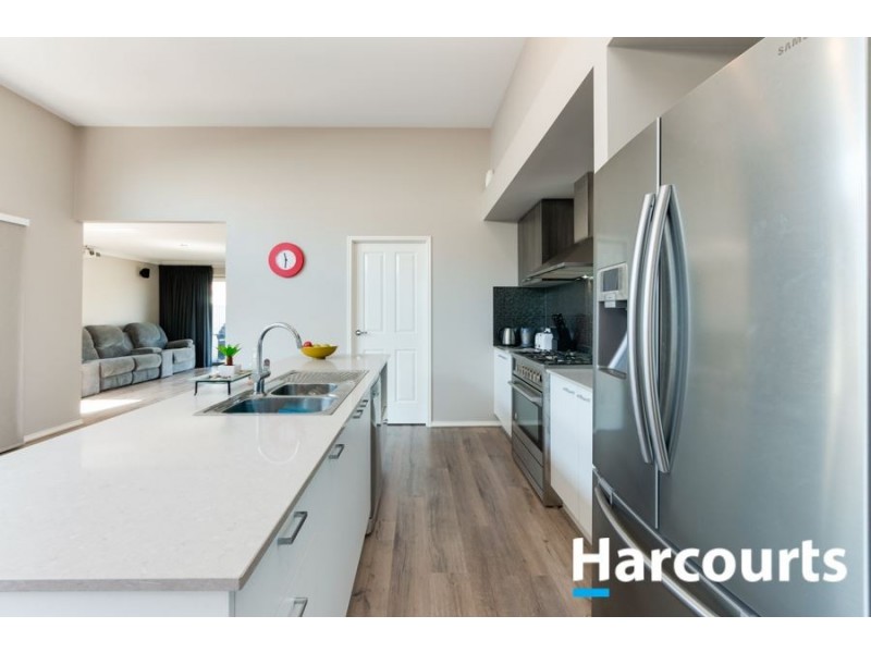 148 Lineham Drive, Cranbourne East VIC 3977
