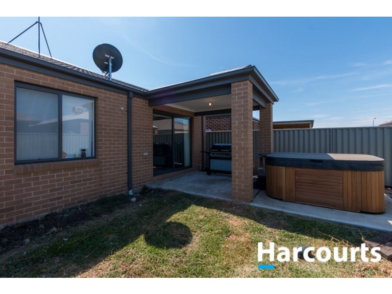 148 Lineham Drive, Cranbourne East VIC 3977