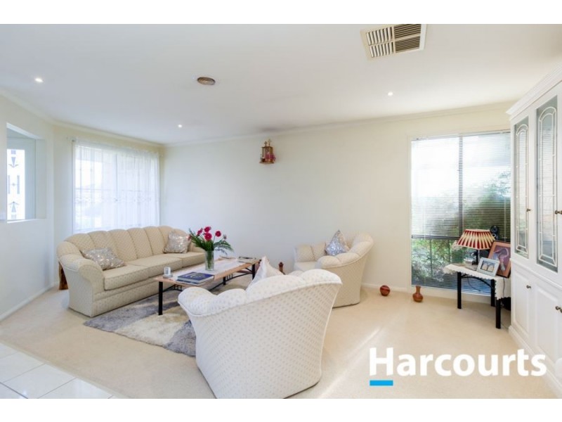 10 Cranberry Place, Cranbourne VIC 3977