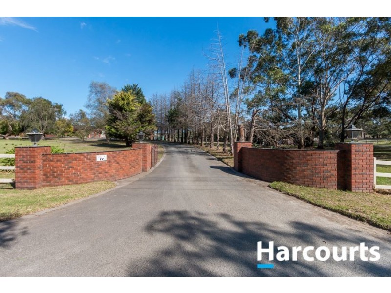 17 Maywood Road, Cranbourne South VIC 3977