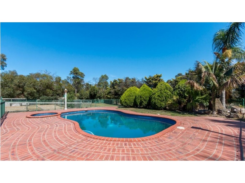 17 Maywood Road, Cranbourne South VIC 3977