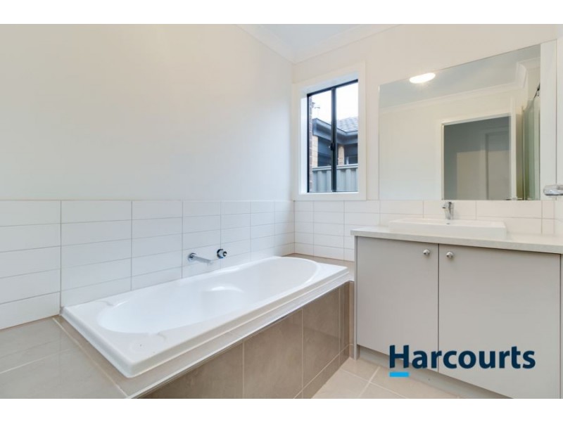 30 Cortula Road, Cranbourne East VIC 3977