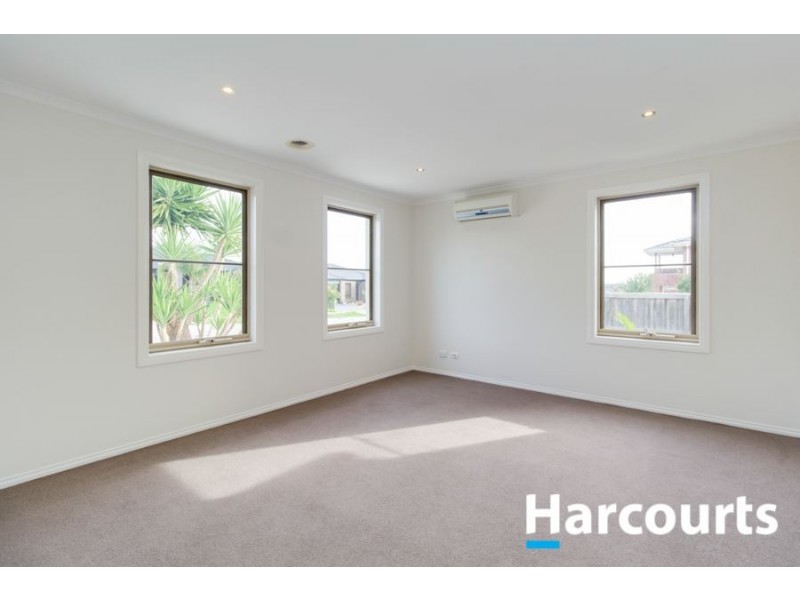 33 Honey Myrtle Way, Cranbourne VIC 3977