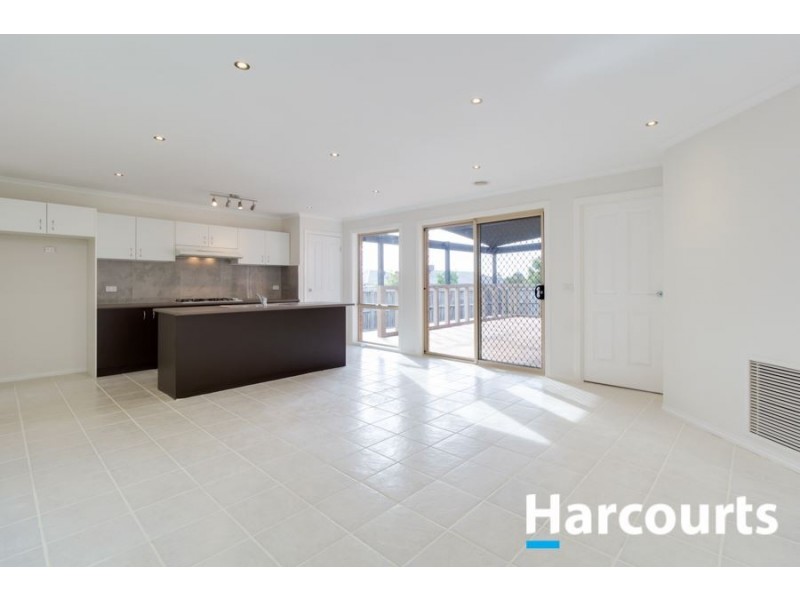 33 Honey Myrtle Way, Cranbourne VIC 3977