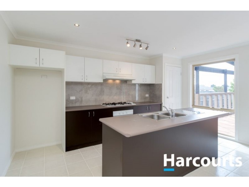 33 Honey Myrtle Way, Cranbourne VIC 3977