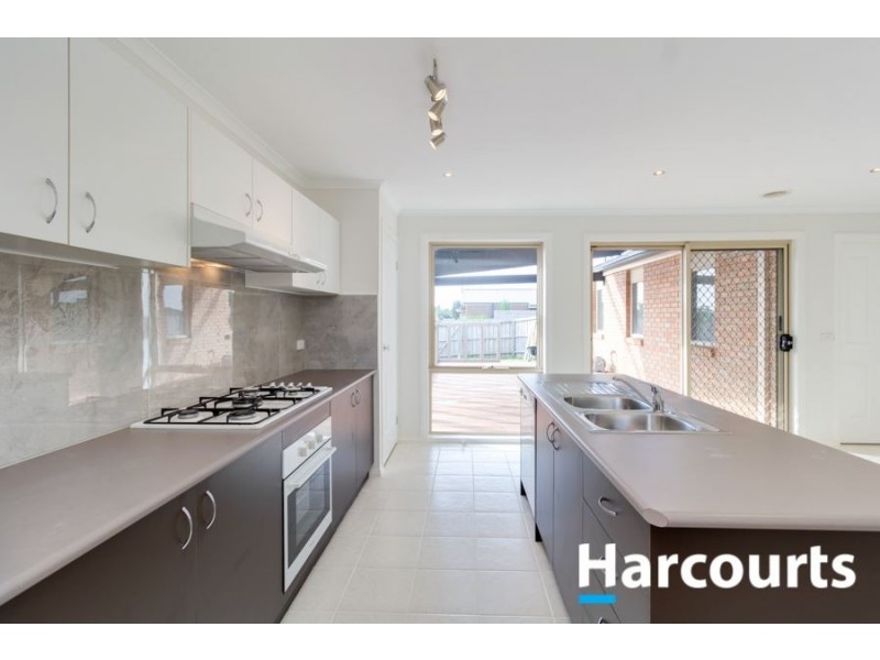33 Honey Myrtle Way, Cranbourne VIC 3977