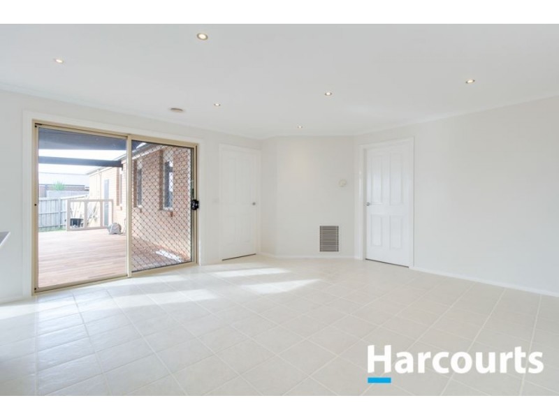 33 Honey Myrtle Way, Cranbourne VIC 3977