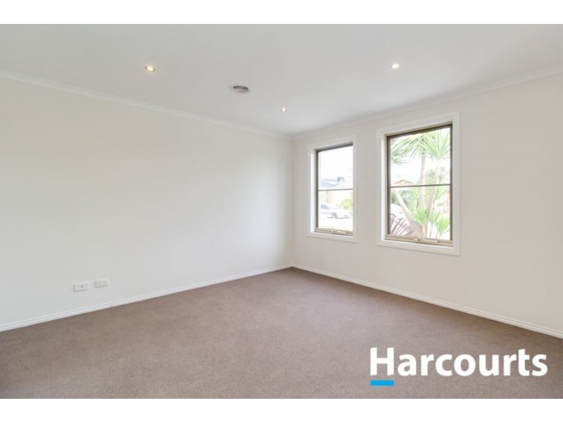 33 Honey Myrtle Way, Cranbourne VIC 3977