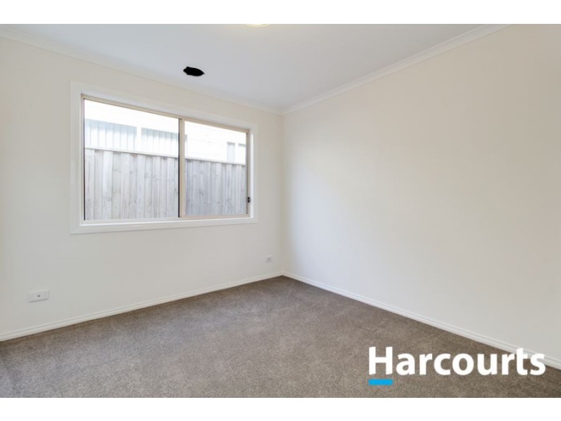 33 Honey Myrtle Way, Cranbourne VIC 3977