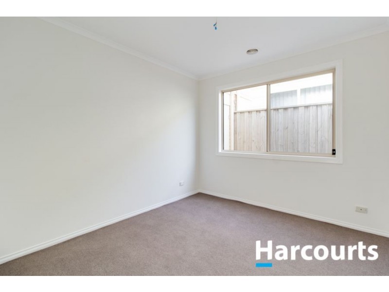 33 Honey Myrtle Way, Cranbourne VIC 3977
