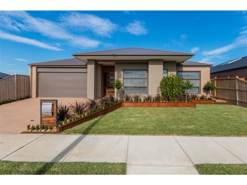 50 Freshfields Drive, Cranbourne North VIC 3977