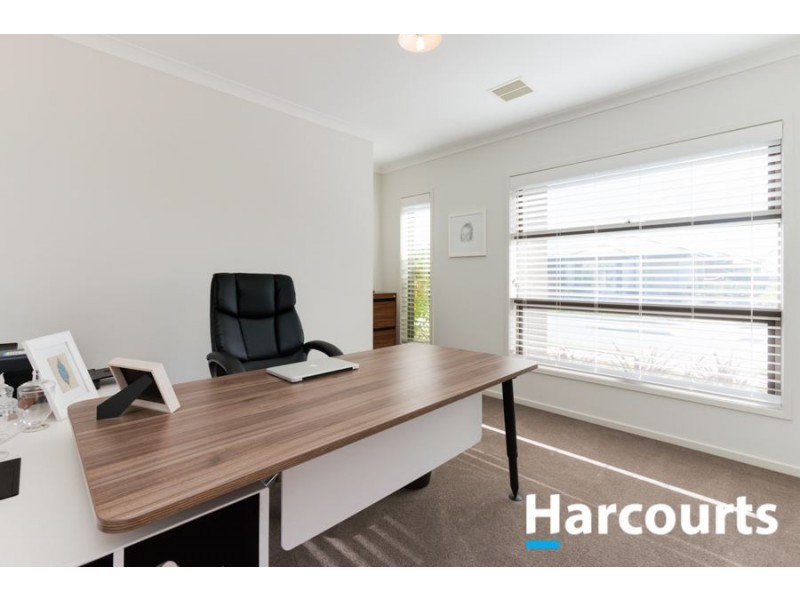 50 Freshfields Drive, Cranbourne North VIC 3977