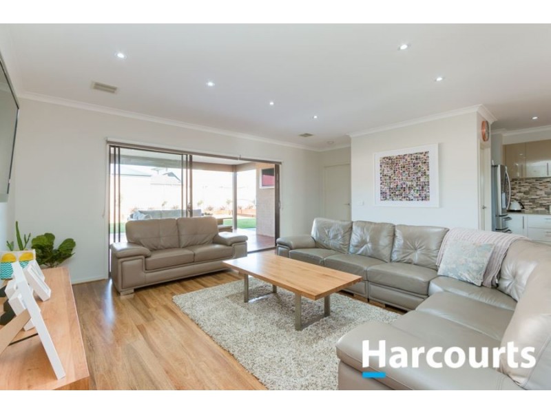 50 Freshfields Drive, Cranbourne North VIC 3977