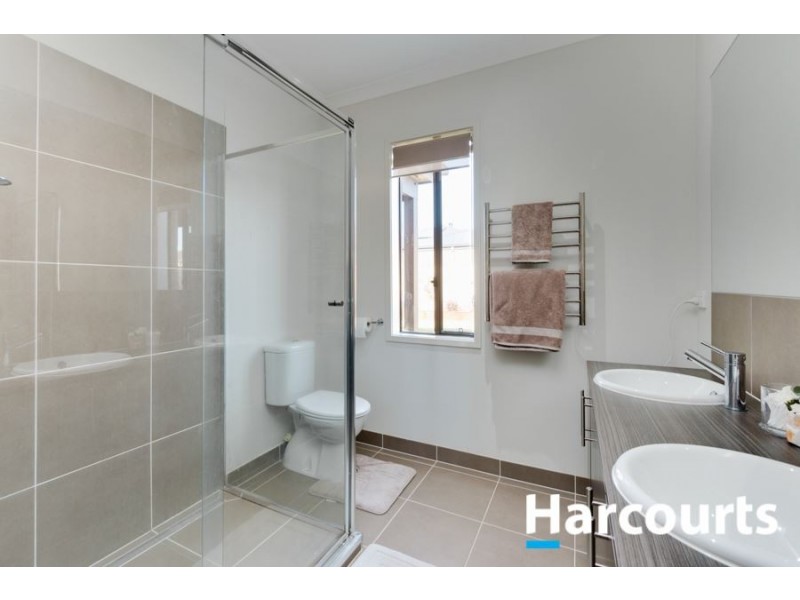 50 Freshfields Drive, Cranbourne North VIC 3977