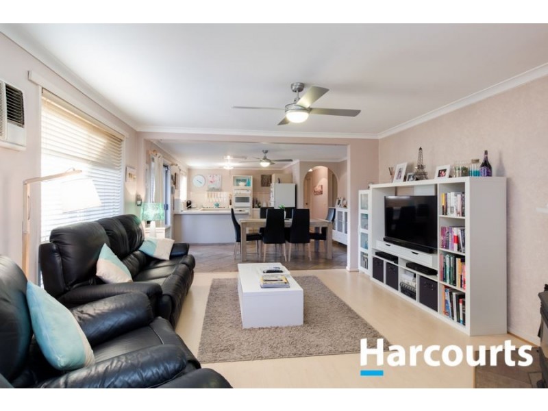 7 Navarre Drive, Cranbourne West VIC 3977