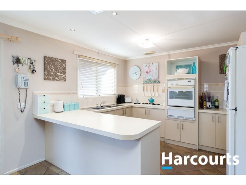 7 Navarre Drive, Cranbourne West VIC 3977