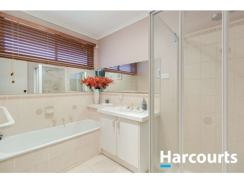 7 Navarre Drive, Cranbourne West VIC 3977