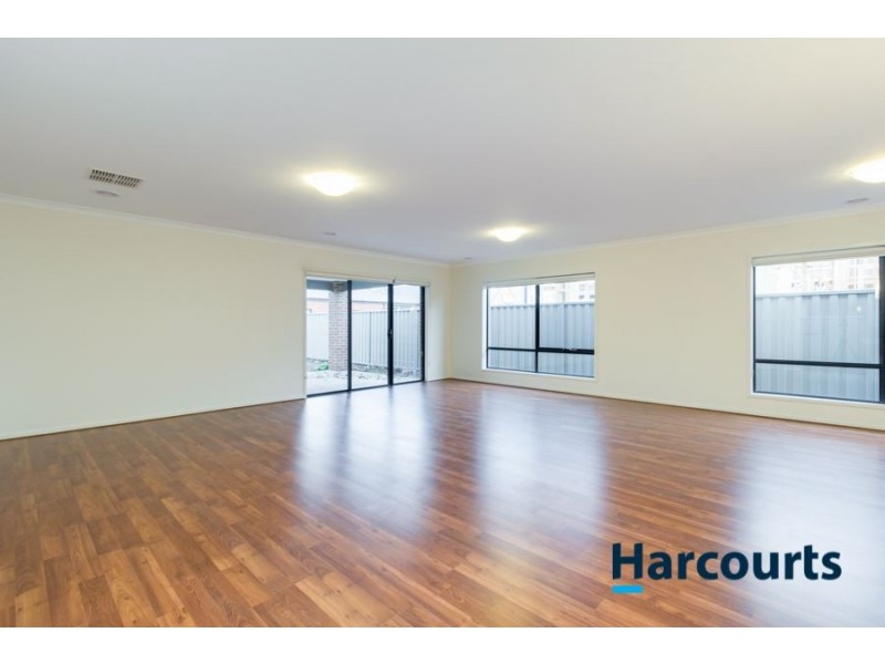 46 Stark Circuit, Cranbourne East VIC 3977