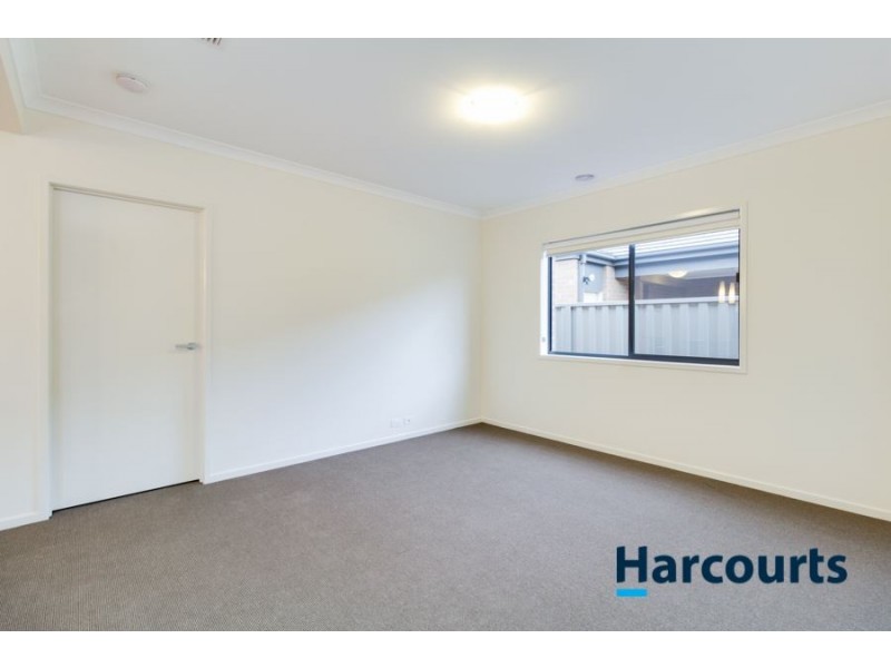 46 Stark Circuit, Cranbourne East VIC 3977