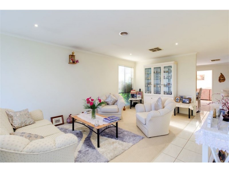 10 Cranberry Place, Cranbourne VIC 3977