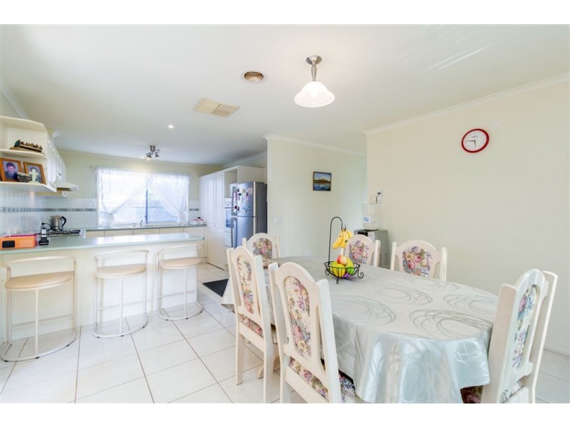 10 Cranberry Place, Cranbourne VIC 3977