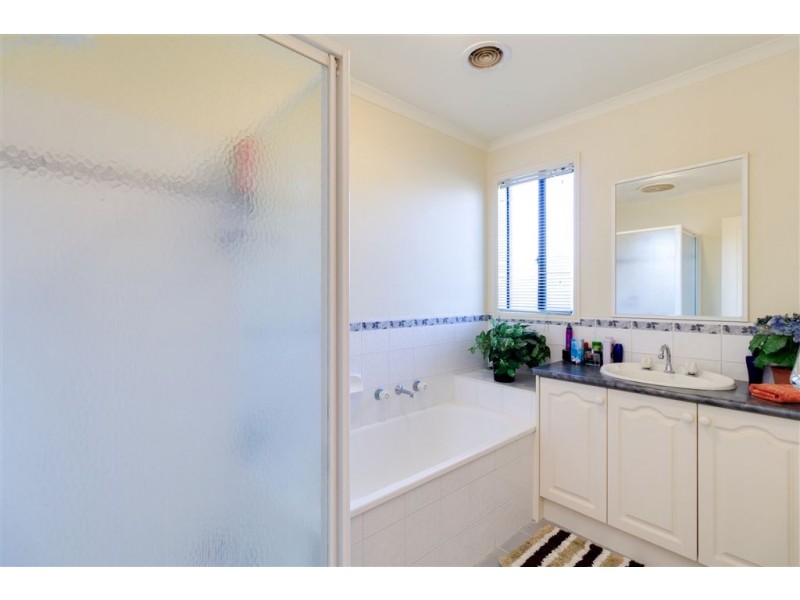 10 Cranberry Place, Cranbourne VIC 3977