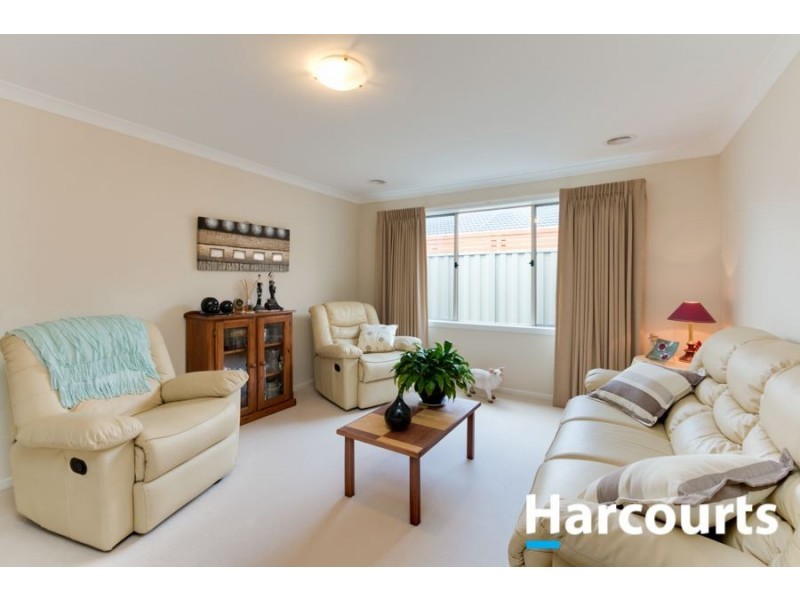 70 Bradford Drive, Cranbourne East VIC 3977