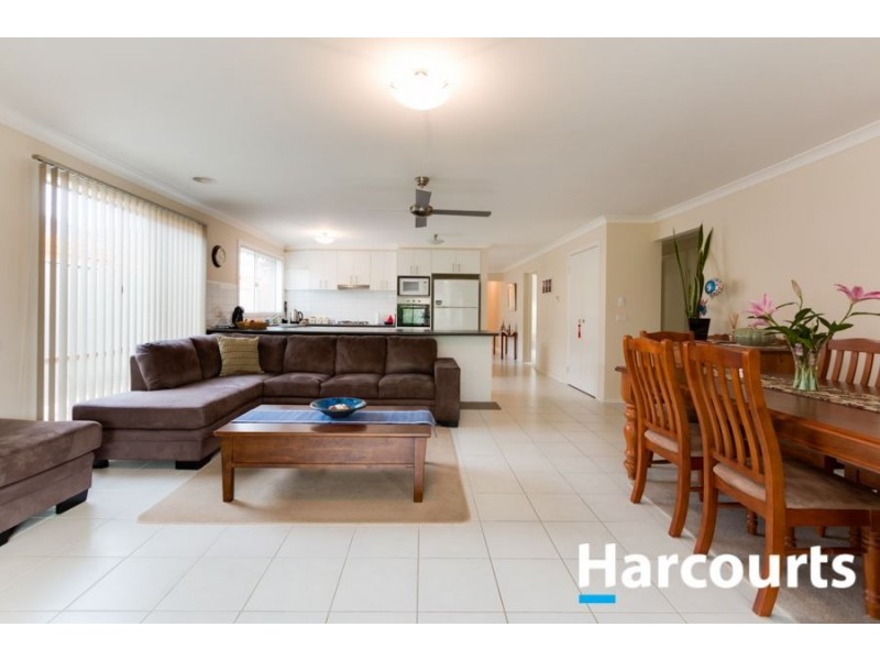70 Bradford Drive, Cranbourne East VIC 3977