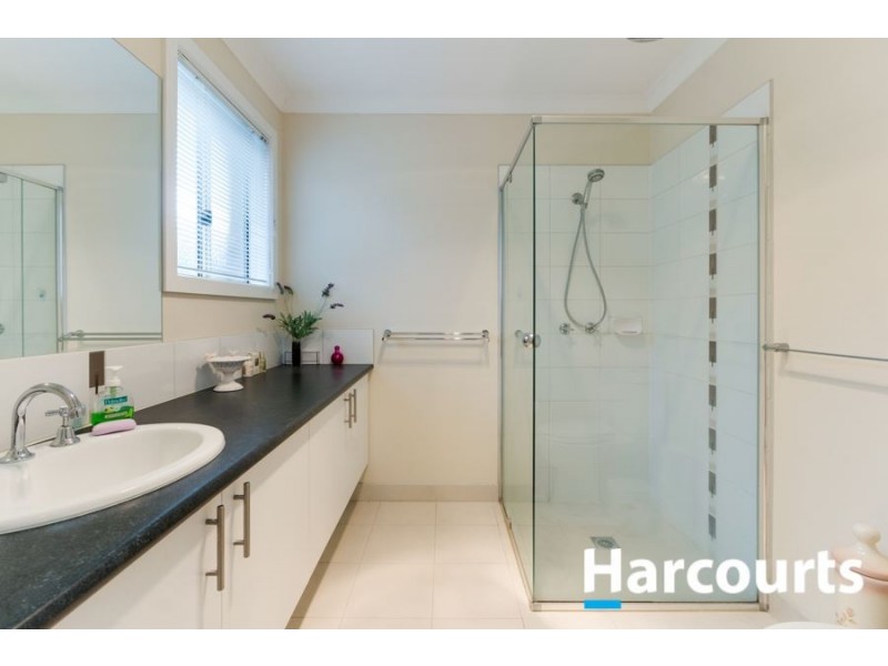 70 Bradford Drive, Cranbourne East VIC 3977