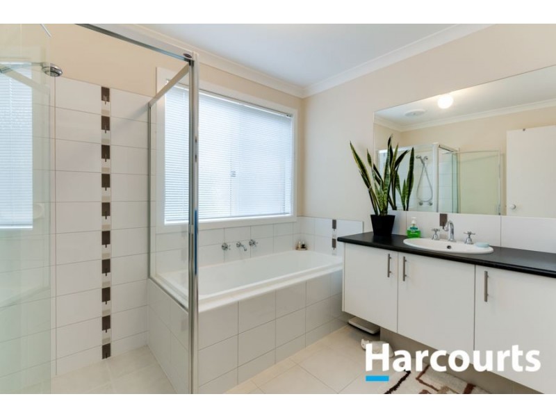 70 Bradford Drive, Cranbourne East VIC 3977
