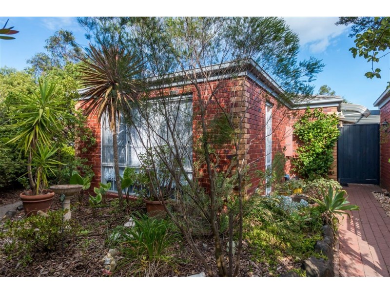 9 Stirling Avenue, Cranbourne North VIC 3977