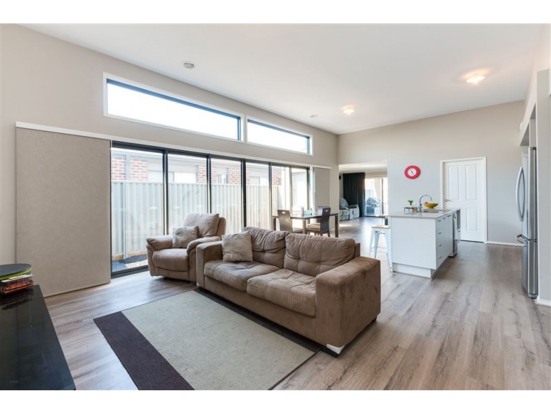 148 Lineham Drive, Cranbourne East VIC 3977