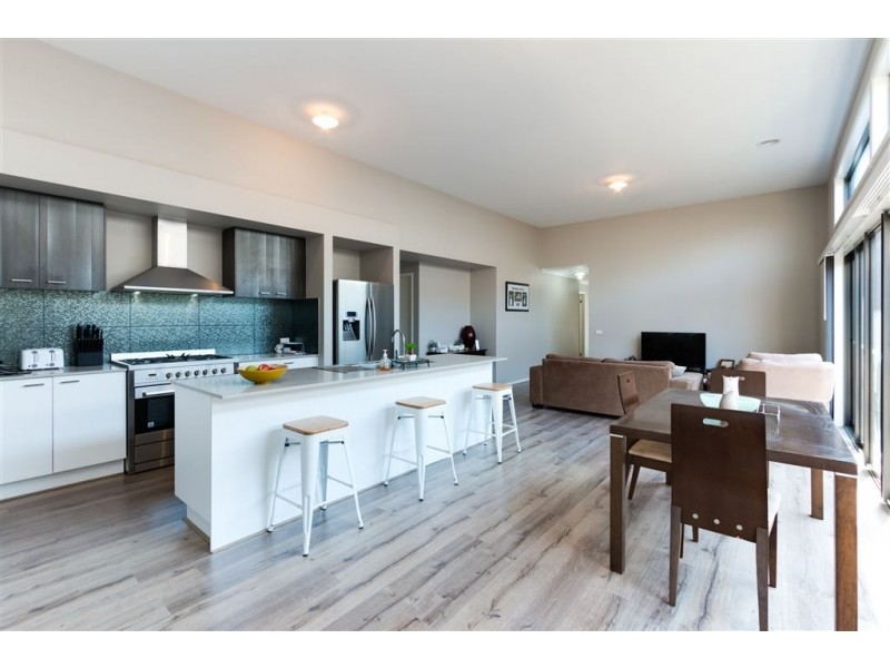 148 Lineham Drive, Cranbourne East VIC 3977