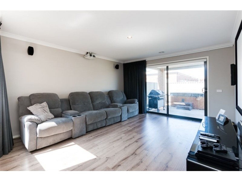 148 Lineham Drive, Cranbourne East VIC 3977